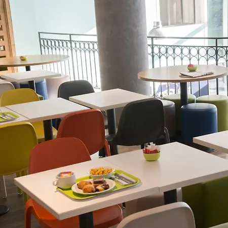 尼斯加利福尼莱瓦尔宜必思快捷酒店 酒店